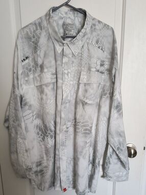 Huk White and Light Gray Kryptek Yeti Button-Up Fishing Shirt, Men's Size XXL